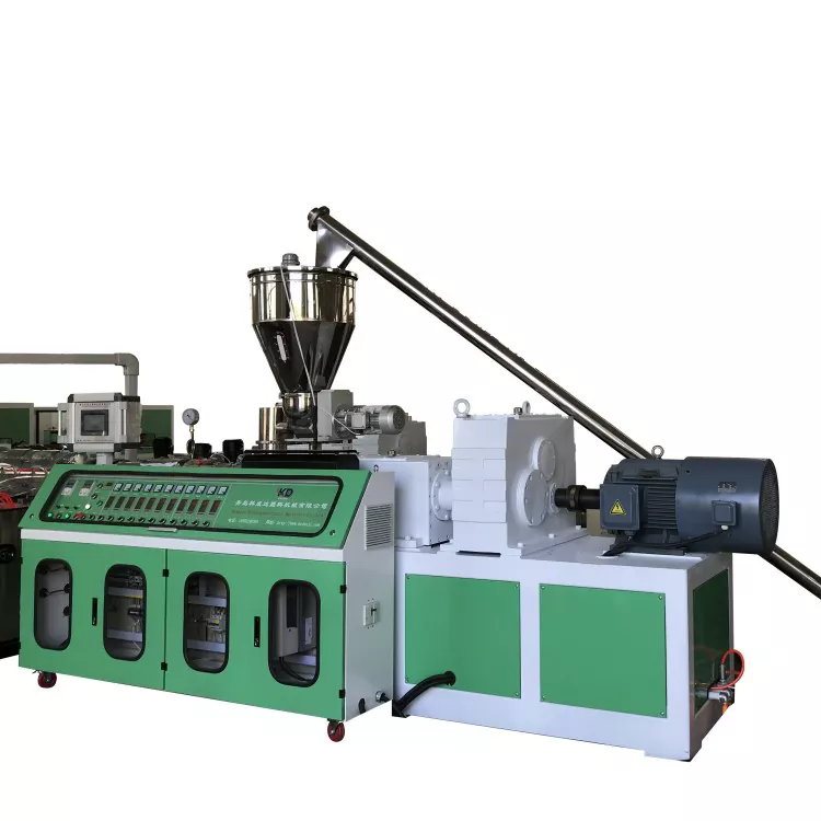 Como uma linha de produção de perfis de PVC funciona com eficiência?